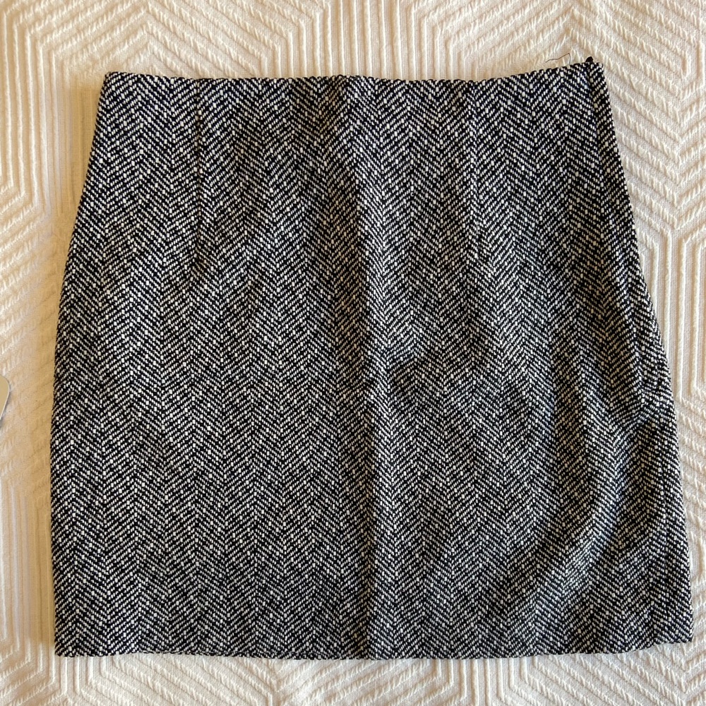 Black & White H&M Pencil Skirt (size 6)